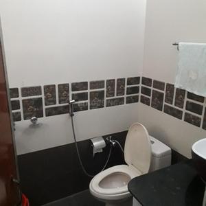 Bathroom Image of 900 Sq.ft 2 BHK Apartment / Flat for rent in Dhantoli Nagpur for Rs. 20000