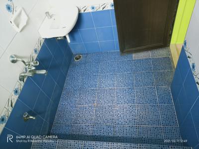 Bathroom Image of 600 Sq.ft 1 BHK Apartment / Flat for sale in Ganesh Flats, Madhanandapuram Chennai for Rs. 3000000