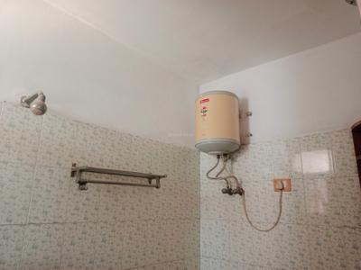Bathroom Image of 650 Sq.ft 1 BHK Builder Floor for rent in Sector 14 Gurgaon for Rs. 20000
