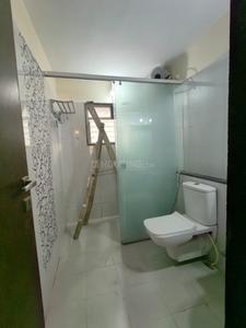 Bathroom Image of 1400 Sq.ft 2 BHK Apartment / Flat for rent in Rohan Mithila, Viman Nagar Pune for Rs. 50000