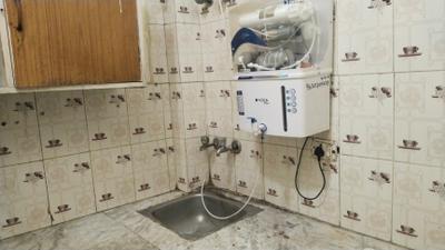 Kitchen Image of 600 Sq.ft 1 BHK Builder Floor for rent in DLF Phase 3 Gurgaon for Rs. 16000