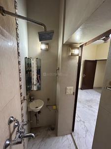 Bathroom Image of 800 Sq.ft 2 BHK Builder Floor for rent in Lajpat Nagar New Delhi for Rs. 45000