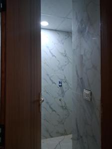 Common Bathroom Image of 1500 Sq.ft 3 BHK Apartment / Flat for sale in Sector 104 Noida for Rs. 7000000
