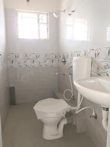 Common Bathroom Image of 1200 Sq.ft 3 BHK Apartment / Flat for sale in Lake Gardens Kolkata for Rs. 9000000