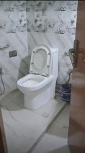 Bathroom Image of 1200 Sq.ft 2 BHK Apartment / Flat for rent in Park Street Area Kolkata for Rs. 40000