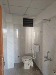 Bathroom Image of 900 Sq.ft 2 BHK Apartment / Flat for rent in Ayushman Residency, Panda Indore for Rs. 12000
