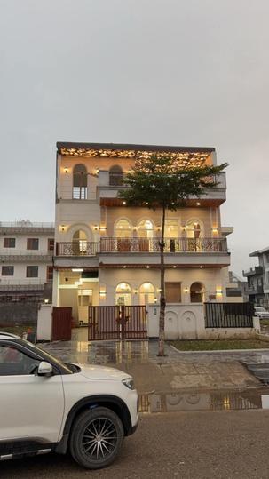 Sector 94 Main Image 1