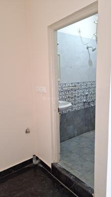 Bathroom Image of 600 Sq.ft 1 BHK Builder Floor for rent in Bommanahalli Bengaluru for Rs. 17000