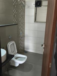 Bathroom Image of 1400 Sq.ft 3 BHK Apartment / Flat for rent in Majestique Towers East, Upper Kharadi Pune for Rs. 49000