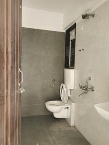 Common Bathroom Image of 700 Sq.ft 2 BHK Apartment / Flat for sale in Kandivali West Mumbai for Rs. 13800000