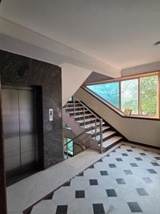 Bathroom Image of 300 Sq.ft 1 RK Apartment / Flat for rent in Sarita Vihar New Delhi for Rs. 20000