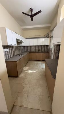Kitchen Image of 3100 Sq.ft 4 BHK Builder Floor for rent in Ansal Esencia Sector 67, Sector 67 Gurgaon for Rs. 60000