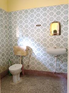 Common Bathroom Image of 800 Sq.ft 2 BHK Builder Floor for rent in Jodhpur Park Kolkata for Rs. 13000