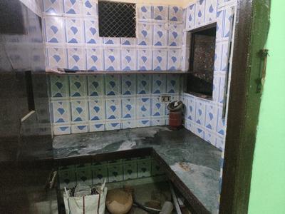 Kitchen Image of 669 Sq.ft 3 BHK Builder Floor for rent in Sabzi Mandi Old New Delhi for Rs. 13999