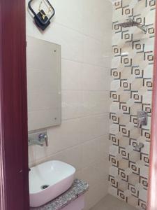 Bathroom Image of 1125 Sq.ft 3 BHK Builder Floor for rent in Chittaranjan Park New Delhi for Rs. 70000