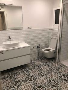 Bathroom Image of 5750 Sq.ft 8 BHK Apartment / Flat for sale in Juhu Mumbai for Rs. 280000000