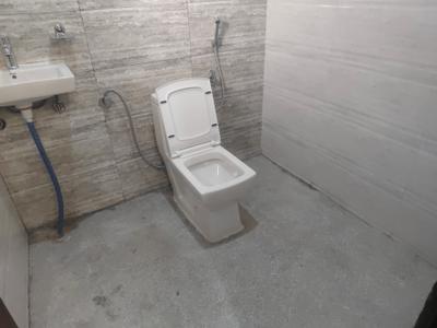 Bathroom Image of 500 Sq.ft 1 RK Apartment / Flat for rent in Sector 17 Gurgaon for Rs. 24500