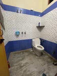 Bathroom Image of 2000 Sq.ft 3.5 BHK Apartment / Flat for rent in Govindpuram Ghaziabad for Rs. 22000