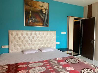 Bedroom Image of 3000 Sq.ft 6 BHK Builder Floor for sale in Royal Palms Villas, Goregaon East Mumbai for Rs. 24000000