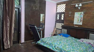 Bedroom Image of 1800 Sq.ft 3 BHK Builder Floor for sale in Rajouri Garden New Delhi for Rs. 25000000