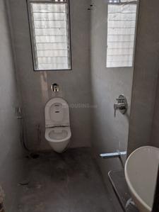 Bathroom Image of 700 Sq.ft 2 BHK Apartment / Flat for rent in Vile Parle East Mumbai for Rs. 80000