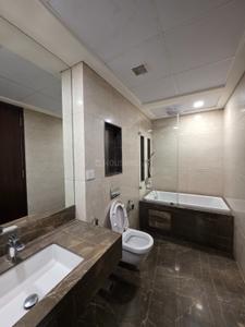 Bathroom Image of 2100 Sq.ft 4 BHK Apartment / Flat for rent in Lokhandwala Minerva, Worli Mumbai for Rs. 400000