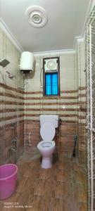 Bathroom Image of 1350 Sq.ft 3 BHK Apartment / Flat for rent in Sunderpur Varanasi for Rs. 25000
