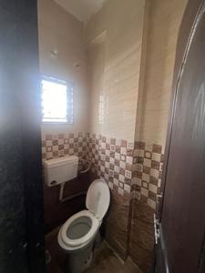 Bathroom Image of 650 Sq.ft 1 BHK Builder Floor for rent in Gokhalenagar Pune for Rs. 17000