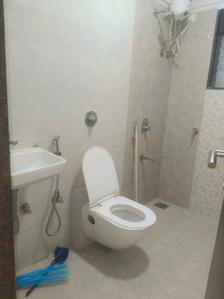Common Bathroom Image of 1120 Sq.ft 3.5 BHK Apartment / Flat for rent in Borivali West Mumbai for Rs. 65000