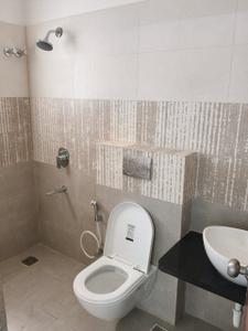 Bathroom Image of 900 Sq.ft 1 BHK Apartment / Flat for rent in DHL A Singapore Life City The Utopia 1, Gotal Pajri Nagpur for Rs. 15000