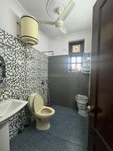 Bathroom Image of 1550 Sq.ft 3 BHK Builder Floor for rent in Sector 15 Part 2 Gurgaon for Rs. 35000
