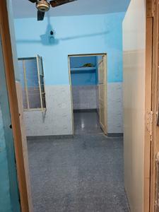 Image of 750 Sq.ft 1.5 BHK Apartment / Flat for rent in Mayur Vihar Phase 3, New Delhi for Rs. 14500