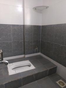 Common Bathroom Image of 1300 Sq.ft 2 BHK Apartment / Flat for rent in Kolte Patil Margosa Heights, Mohammed Wadi Pune for Rs. 22000