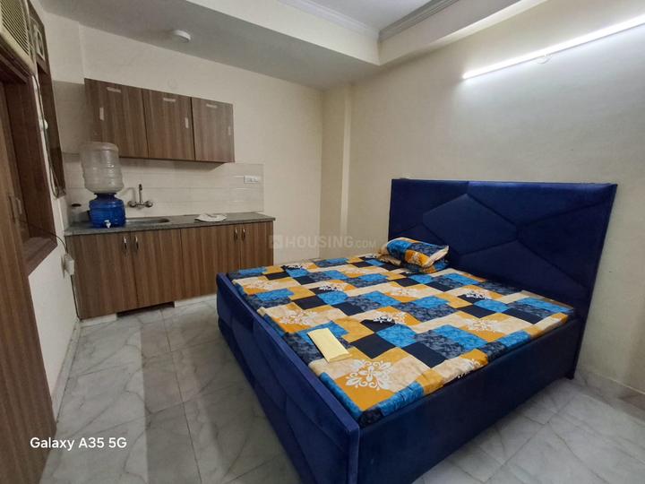 Saket metro gate no 2 Bedroom 1