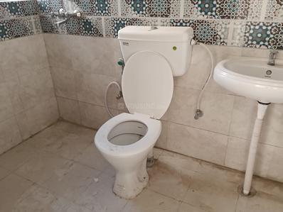 Bathroom Image of 732 Sq.ft 3 BHK Apartment / Flat for sale in Signature Global Golf Green, Sector 79 Gurgaon for Rs. 7800000