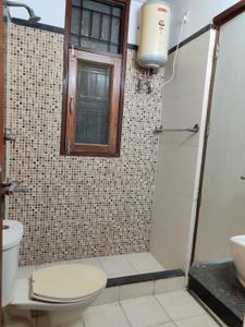 Bathroom Image of 1300 Sq.ft 2 BHK Builder Floor for rent in Sector 46 Noida for Rs. 30000