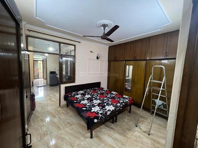 Bedroom Image of 1000 Sq.ft 2 BHK Builder Floor for rent in RWA Lajpat Nagar 4 Colonies, Lajpat Nagar New Delhi for Rs. 40000
