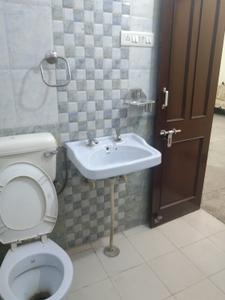 Bathroom Image of 1350 Sq.ft 4 BHK Independent House for rent in Malviya Nagar Jaipur for Rs. 24000