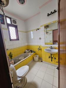 Image of 1800 Sq.ft 3 BHK Builder Floor for sale in Kalkaji, New Delhi for Rs. 32500000