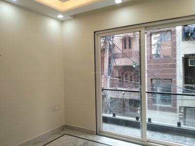Bedroom Image of 1200 Sq.ft 3 BHK Builder Floor for sale in Shalimar Bagh New Delhi for Rs. 32500000