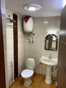 Bathroom Image of 1850 Sq.ft 3.5 BHK Apartment / Flat for rent in Swagatam Apartments, Sector 62 Noida for Rs. 31500