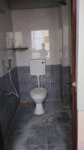 Bathroom Image of 1000 Sq.ft 2 BHK Apartment / Flat for rent in Madhura Nagar Vijayawada for Rs. 15000