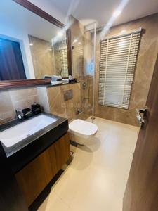 Bathroom Image of 850 Sq.ft 3 BHK Apartment / Flat for sale in Piramal Aranya, Byculla Mumbai for Rs. 39900000