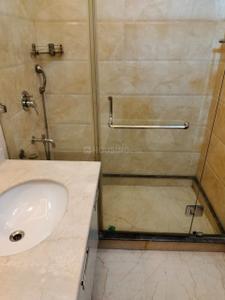 Bathroom Image of 2200 Sq.ft 4 BHK Builder Floor for rent in Green Park, Green Park Extension New Delhi for Rs. 175000
