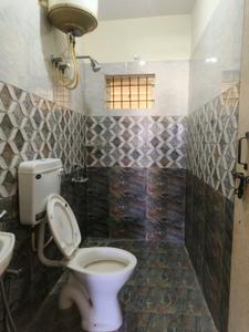 Common Bathroom Image of 650 Sq.ft 1 BHK Apartment / Flat for rent in Thanisandra Bengaluru for Rs. 17500