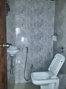 Common Bathroom Image of 920 Sq.ft 2 BHK Apartment / Flat for rent in Kasarvadavali Thane for Rs. 30000