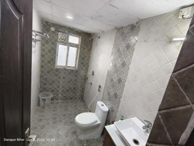 Bathroom Image of 1188 Sq.ft 3 BHK Apartment / Flat for rent in Nutan Lotus Abode, Gola Road Patna for Rs. 38000