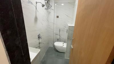Bathroom Image of 550 Sq.ft 1 BHK Builder Floor for rent in Mahalakshmi Nagar Indore for Rs. 19000