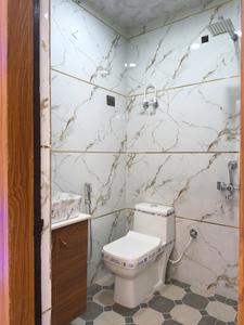 Common Bathroom Image of 950 Sq.ft 2 BHK Builder Floor for sale in Indirapuram Ghaziabad for Rs. 6800000