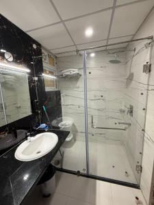 Bathroom Image of 1650 Sq.ft 3 BHK Builder Floor for rent in Police Line Allahabad for Rs. 26000